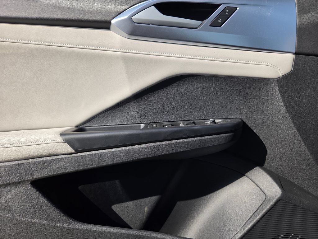 New 2027 Volkswagen Taos SE FWD image 19