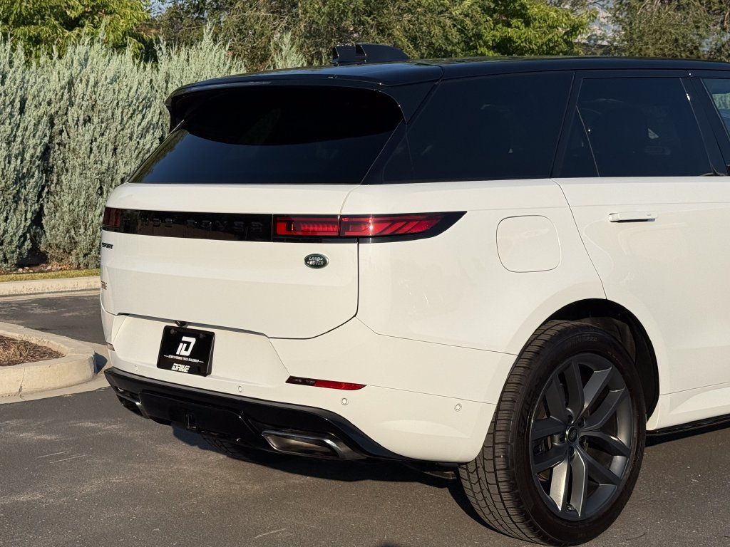 Used 2023 Land Rover Range Rover Sport SE Dynamic AWD/4WD image 10