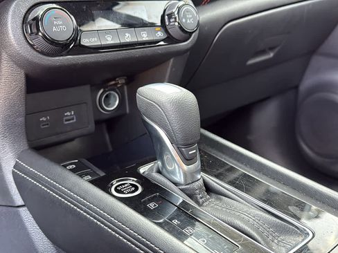 Certified 2024 Nissan Kicks SR image 19