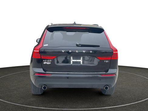 Used 2021 Volvo XC60 T5 Momentum image 5