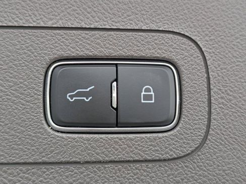 Used 2023 Lincoln Aviator Standard SUV image 13