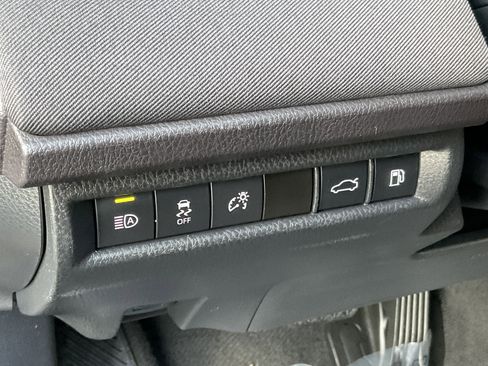 Used 2025 Toyota Camry LE image 29