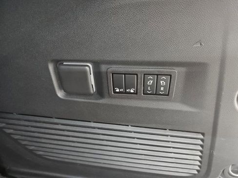 Used 2023 Chevrolet Tahoe LT w/ Luxury Package image 18