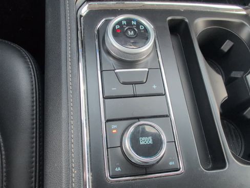 Used 2023 Ford Expedition Max XLT image 13