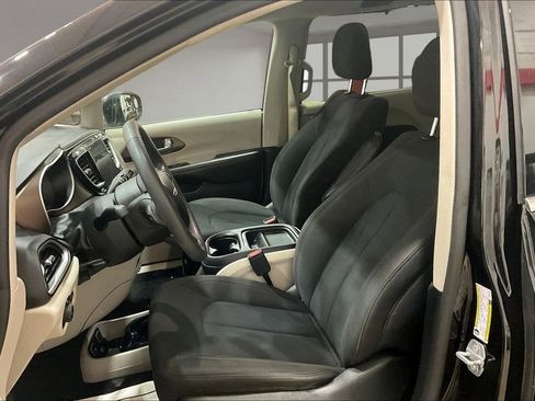 Used 2018 Chrysler Pacifica Touring Plus image 25