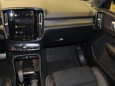 Used 2021 Volvo XC40 P8 Recharge AWD/4WD image 35