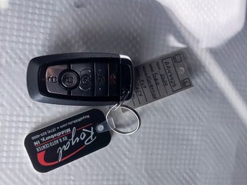 Used 2024 Ford Expedition XLT image 34