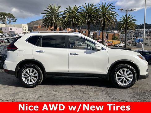 Used 2018 Nissan Rogue SV image 3
