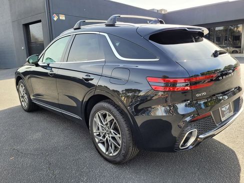 Used 2023 Genesis GV70 2.5T w/ Select Package image 11