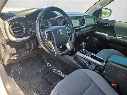 Used 2019 Toyota Tacoma SR5 AWD/4WD image 10