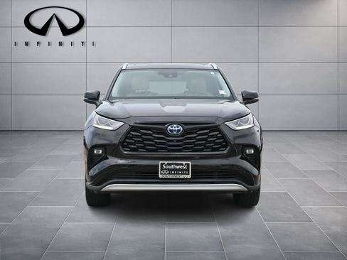Used 2021 Toyota Highlander Platinum AWD/4WD image 2