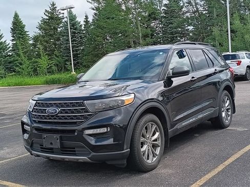 Used 2020 Ford Explorer XLT w/ Equipment Group 202A AWD/4WD image 2