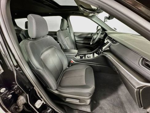 Used 2025 Jeep Grand Cherokee L Laredo w/ Luxury Tech Group I AWD/4WD image 33