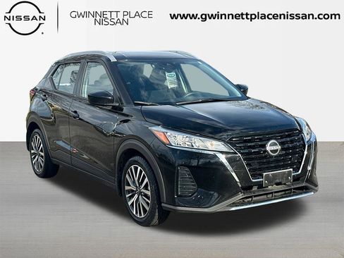 Used 2023 Nissan Kicks SV image 3