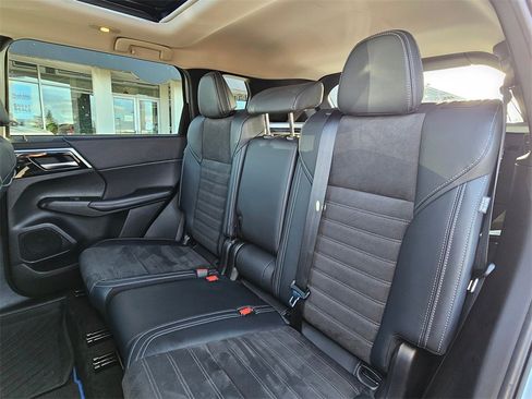 Used 2023 Mitsubishi Outlander SE image 14