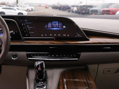 Used 2024 Cadillac Escalade Sport Platinum w/ LPO, ONYX Package image 28