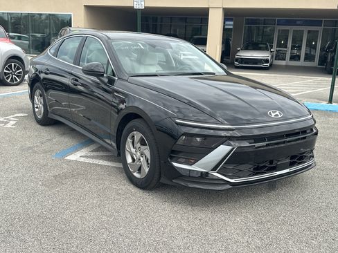 New 2026 Hyundai Sonata SE FWD image 3