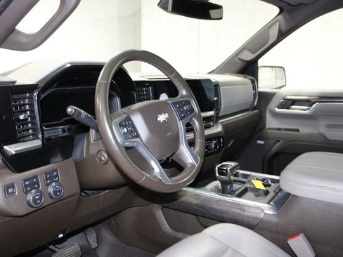 Used 2023 Chevrolet Silverado 1500 LTZ AWD/4WD image 29