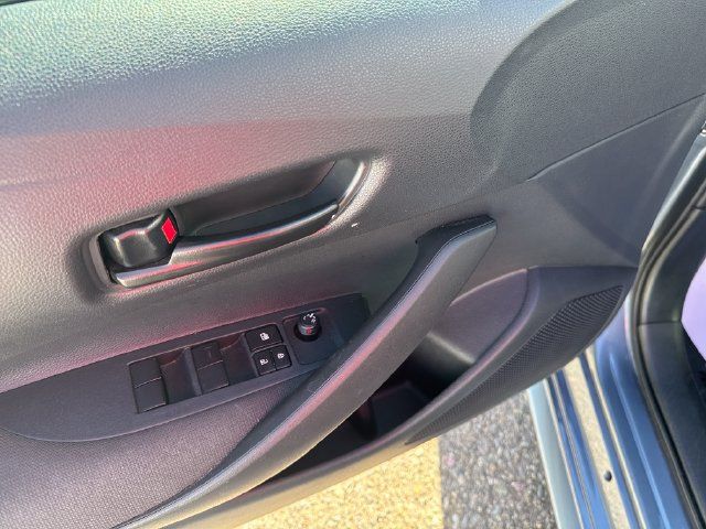 Used 2025 Toyota Corolla LE FWD image 11