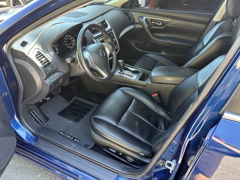 Used 2017 Nissan Altima 2.5 SR w/ LED Appearance Package FWD image 18