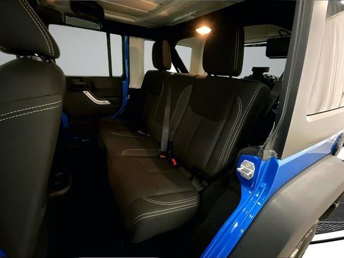 Used 2016 Jeep Wrangler Unlimited Rubicon AWD/4WD image 22