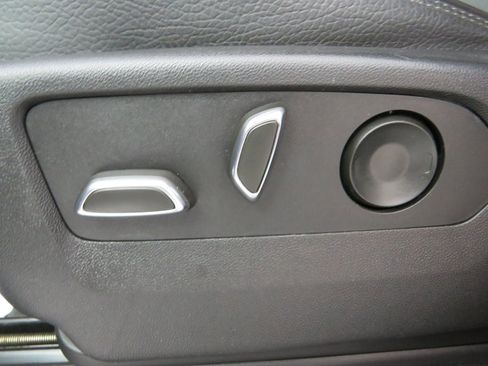 Used 2022 GMC Yukon XL Denali w/ Advanced Technology Package image 40