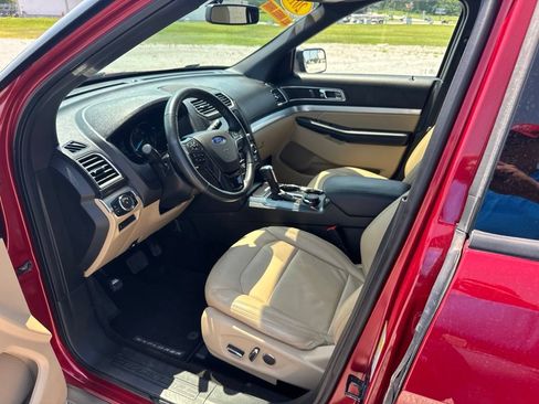 Used 2017 Ford Explorer XLT w/ Equipment Group 202A AWD/4WD image 19