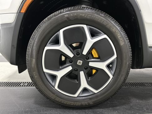Used 2023 Rivian R1S Adventure AWD/4WD image 9