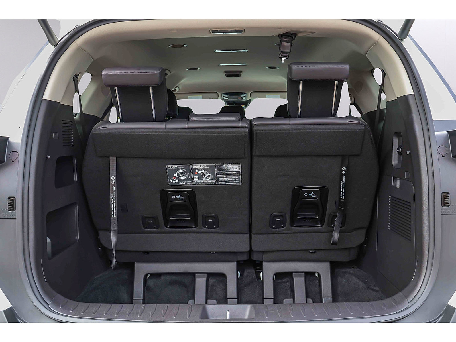Used 2026 Kia Carnival EX FWD image 24