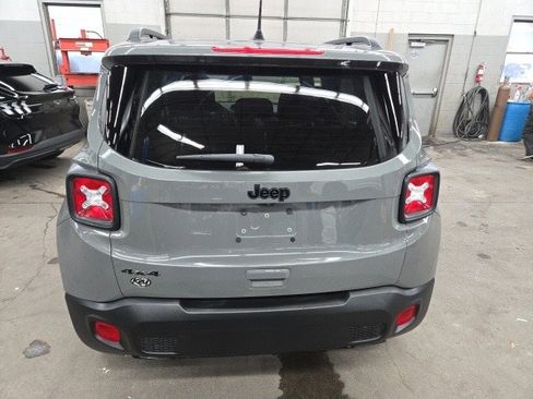 Used 2022 Jeep Renegade Altitude image 13