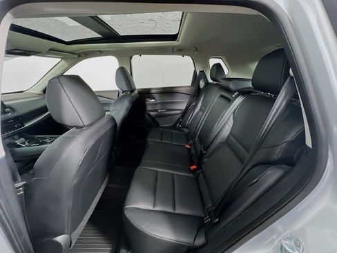 Used 2023 Nissan Rogue SV w/ SV Premium Package image 24