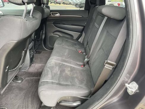 Used 2017 Jeep Grand Cherokee Laredo w/ Quick Order Package 2BE RWD image 8