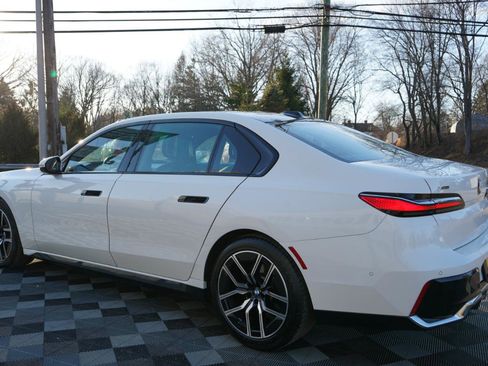 Used 2024 BMW 740i xDrive image 9