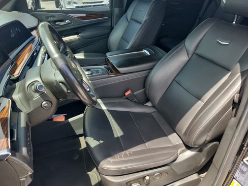 Used 2022 Cadillac Escalade Luxury AWD/4WD image 17