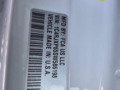 Used 2025 Jeep Wrangler Unlimited Sahara w/ Safety Group image 35