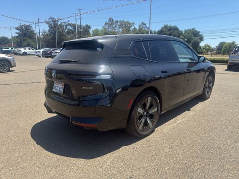 Used 2023 BMW iX xDrive50 w/ Sport Package AWD/4WD image 8
