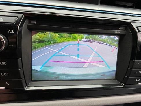 Used 2016 Toyota Corolla LE FWD image 18