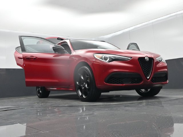 Used 2023 Alfa Romeo Stelvio Veloce AWD/4WD image 69