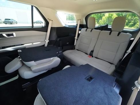 Used 2024 Ford Explorer XLT RWD image 29