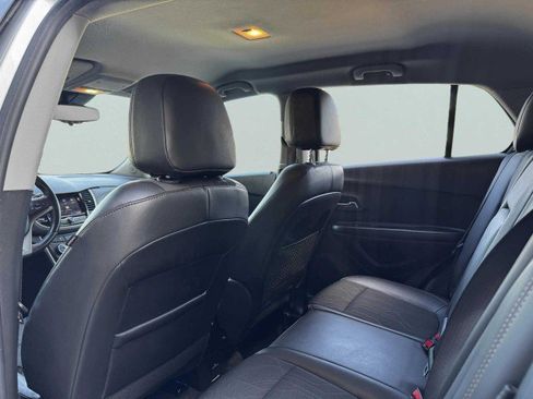 Used 2021 Chevrolet Trax LT w/ Driver Confidence Package image 33