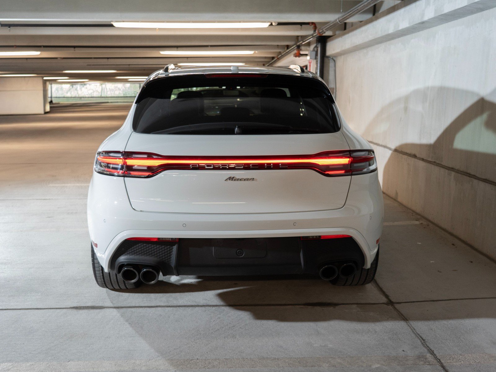 Certified 2023 Porsche Macan AWD/4WD image 10