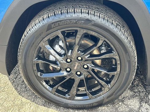 Used 2024 GMC Terrain SLT w/ Elevation Edition image 9