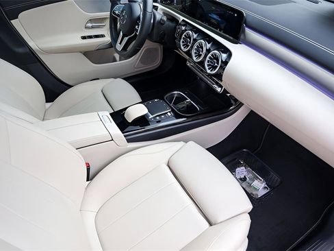 Used 2022 Mercedes-Benz CLA 250 image 31