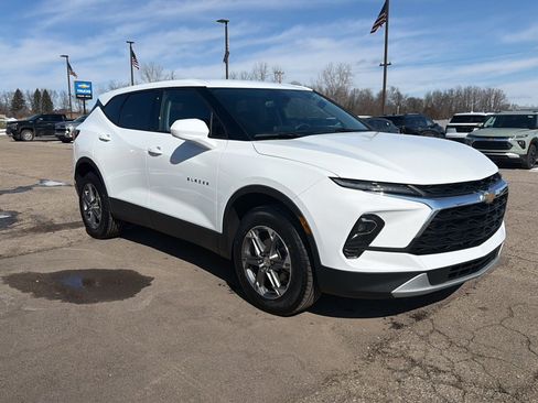 Used 2023 Chevrolet Blazer LT w/ Driver Confidence Package AWD/4WD image 3