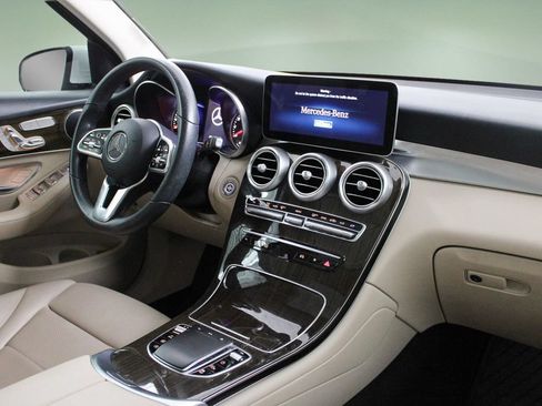 Used 2022 Mercedes-Benz GLC 300 image 21