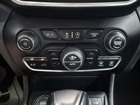 Used 2023 Jeep Cherokee Altitude Lux AWD/4WD image 27