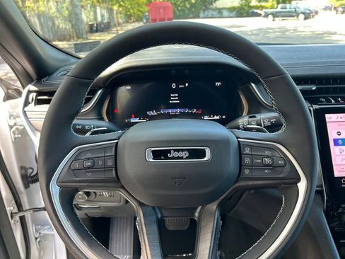 New 2025 Jeep Grand Cherokee Limited w/ Luxury Tech Group II image 14