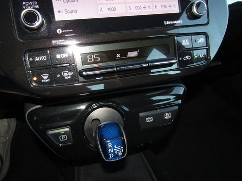 Used 2022 Toyota Prius LE image 19