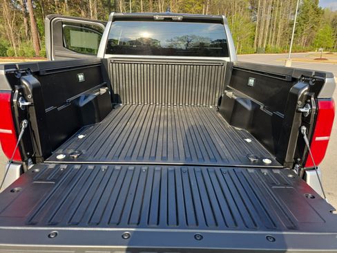 Used 2025 Toyota Tacoma SR5 AWD/4WD image 13