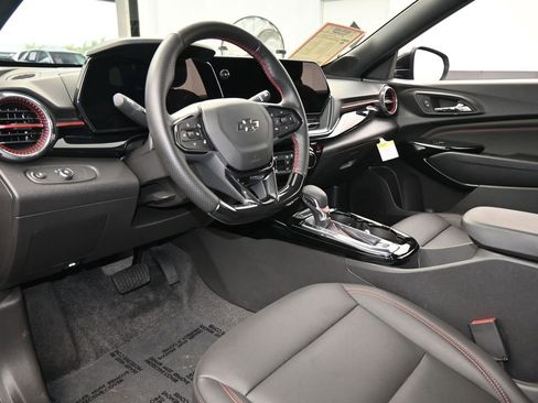 Used 2025 Chevrolet Trax RS w/ Driver Confidence Package image 12